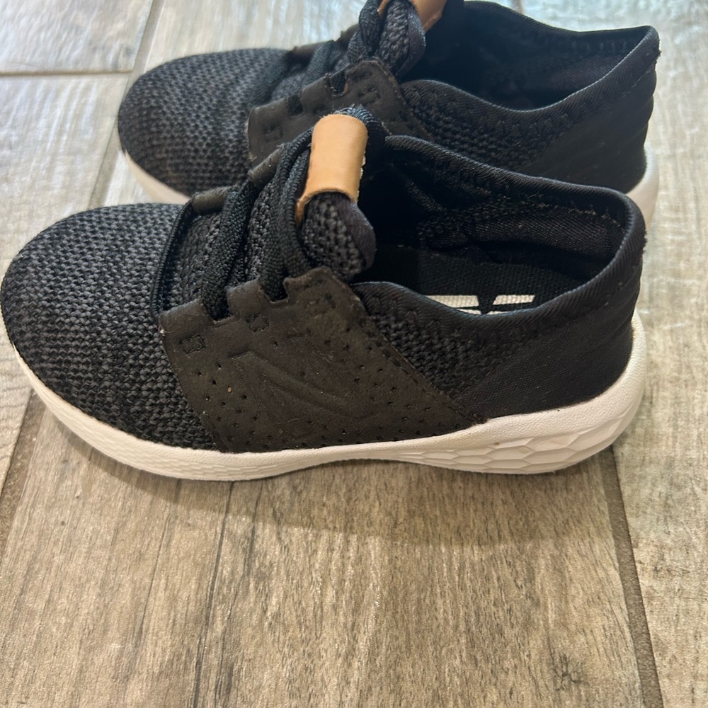 New balance slip on boys shoes - Picture 5 of 5